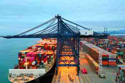 航拍深圳鹽田集裝箱港 密密麻麻，蔚為壯觀