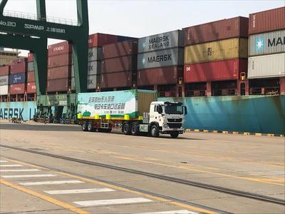 無人駕駛港口集裝箱運(yùn)輸車，中國這次厲害了！